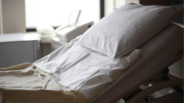 Cirugías electivas en suspenso mientras los hospitales locales lidian con el aumento de casos de COVID-19