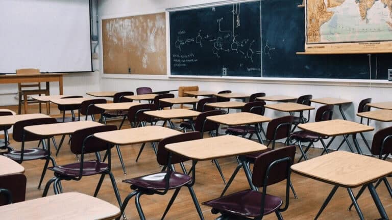Legisladores de Tennessee amenazan con retirar fondos si las escuelas no reabren el aprendizaje en persona
