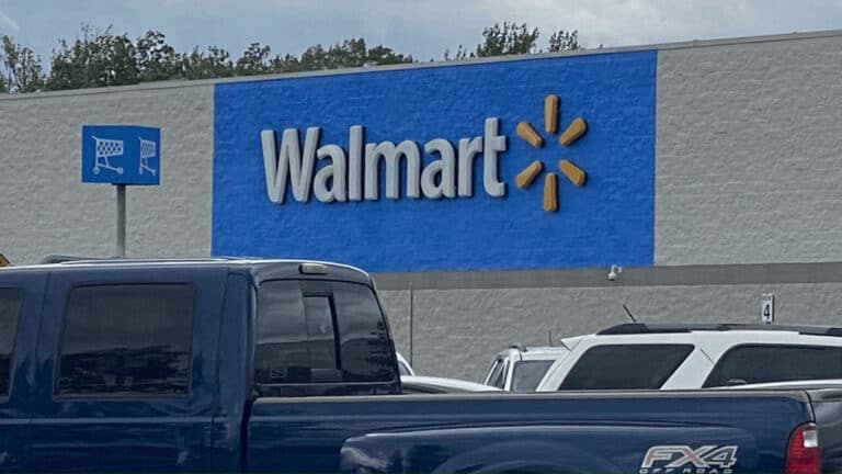 El estado se asocia con Walmart para llevar la vacuna al oeste de Tennessee
