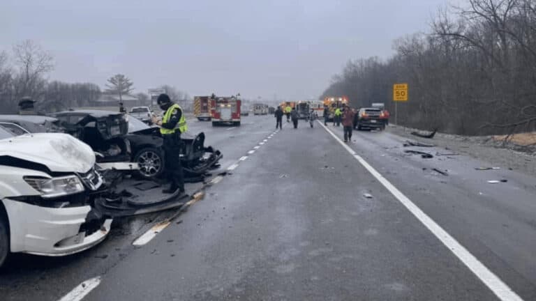 Carretera congelada principal causa de choque de 21 vehículos en la I-24 en Nashville