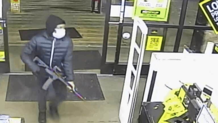 La policía busca a dos hombres que robaron en Dollar General usando un rifle de asalto semiautomático at Memphis Noticias | 7 La policía busca a dos hombres que robaron en Dollar General usando un rifle de asalto semiautomático
