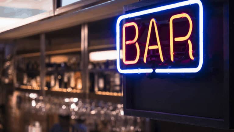 Departamento de Salud de Condado de Shelby dará a conocer directiva de salud que relaje las restricciones para bares y restaurantes