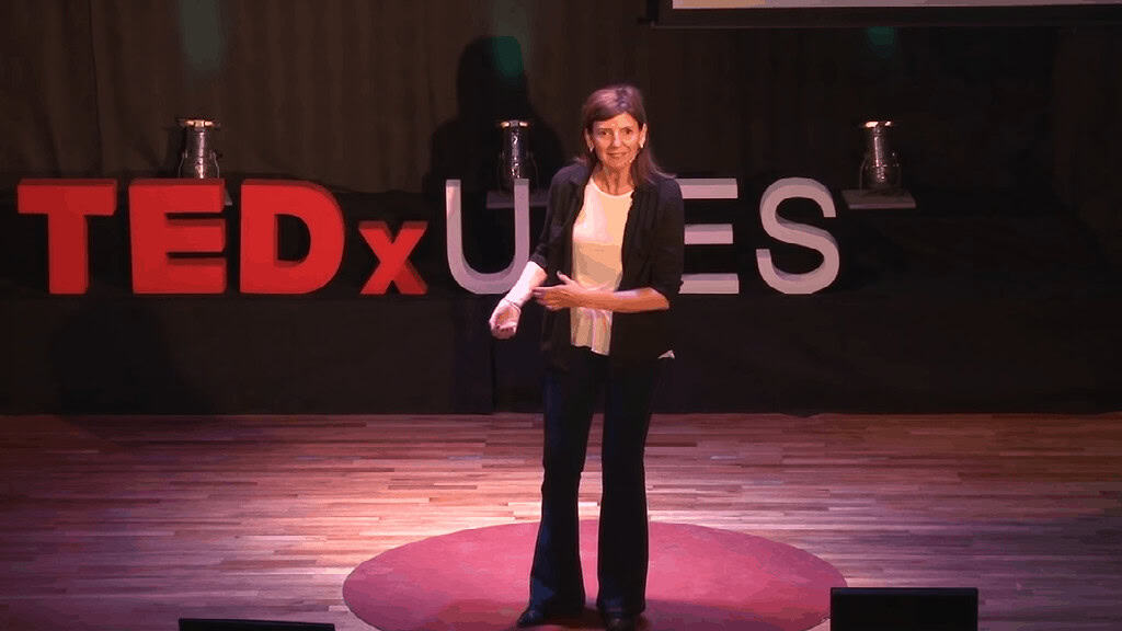Pensando en la discapacidad desde un punto de vista diferente Ana Tortole TEDxUCES 2015