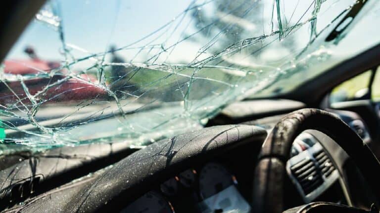 Accidente de tránsito en South Third que involucró a un camión del servicio postal y una patrulla policial at Memphis Noticias | 6 Accidente de tránsito en South Third que involucró a un camión del servicio postal y una patrulla policial