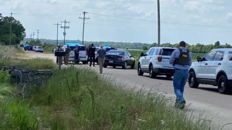 Oficial de Southaven fue baleado en parada de tráfico de rutina. Sospechoso huye a Arkansas