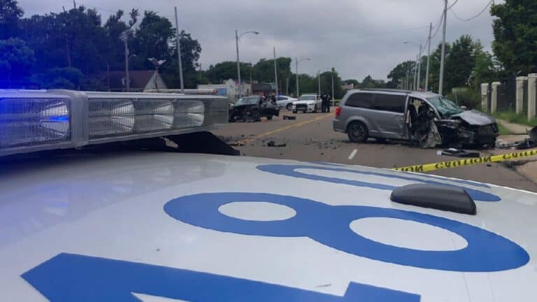 Tres menores y un adulto gravemente herido en accidente de tránsito Jackson Avenue