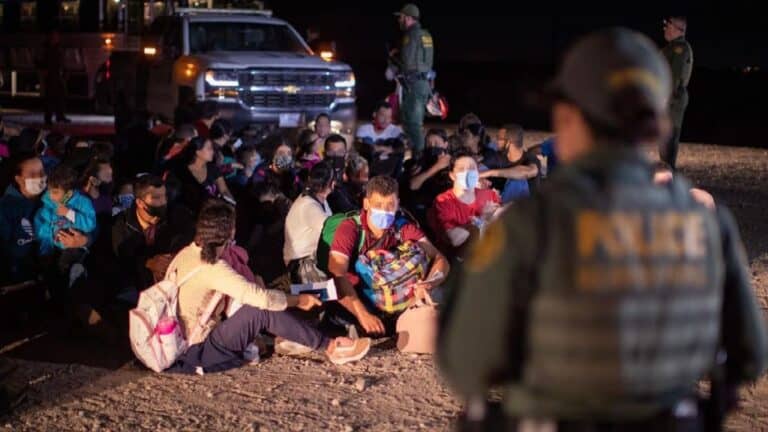 Más de 8 mil inmigrantes fueron detenidos en la frontera con México