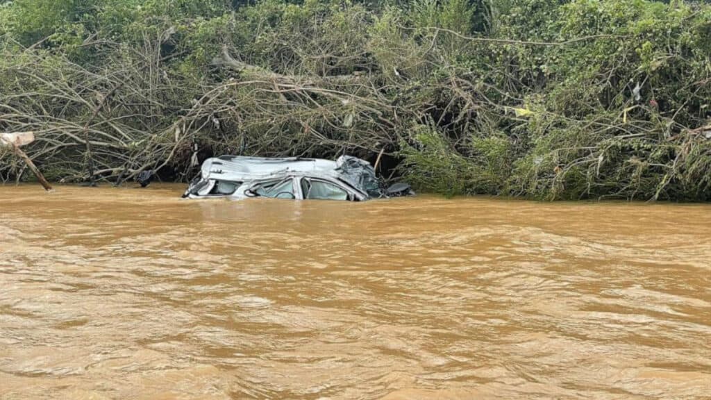 Al menos 21 muertos y 20 desaparecidos en inundaciones en el centro de Tennessee | by rodrigodominguez