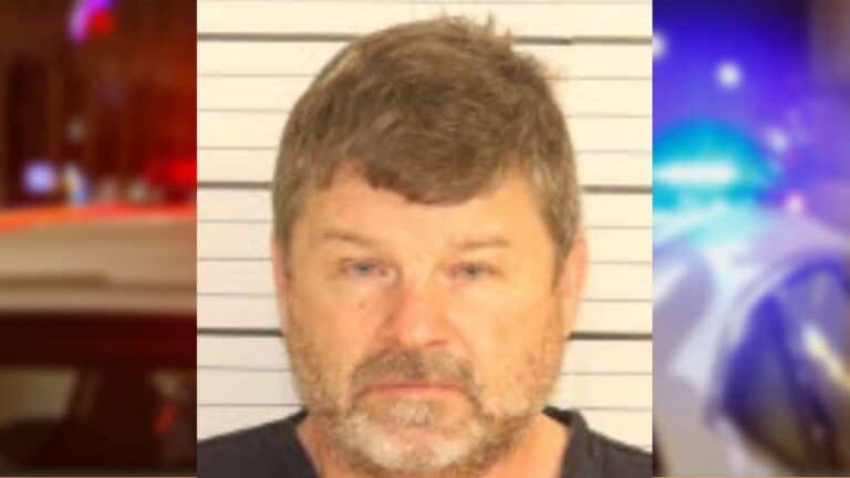 Hombre está siendo acusado de apuñalamiento en Sam Cooper Blvd