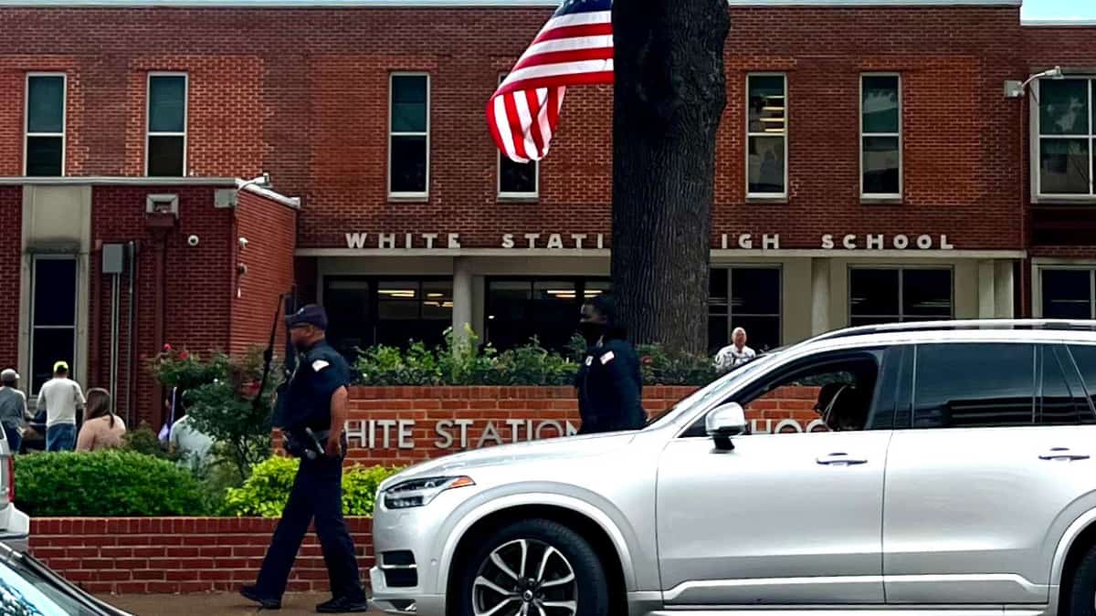 Un arma en el campus de White Station High School provoca el cierre