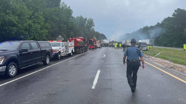 Al menos 3 muertos tras un accidente de varios vehículos en la I-30 en el condado de Clark en Arkansas