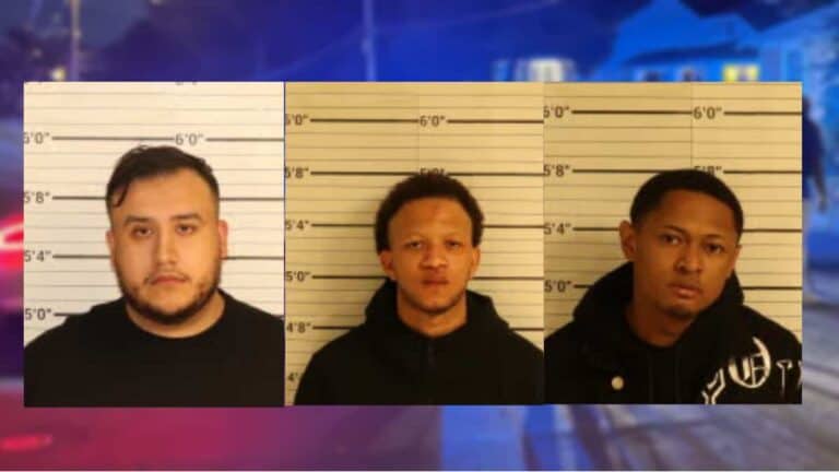 Arrestan a 3 hombres por narcotráfico y robo de armas