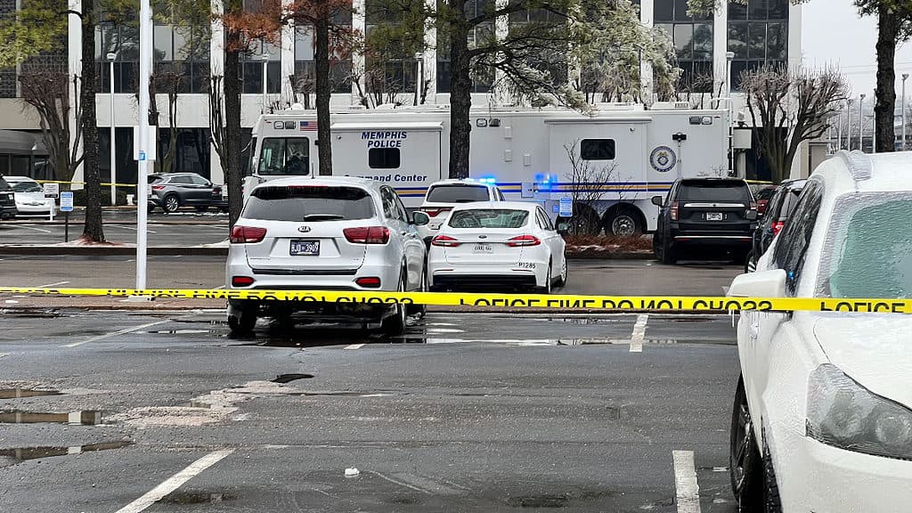 1 muerto, un oficial de policía herido tras tiroteo en biblioteca de Memphis | Noticia by rodrigodominguez