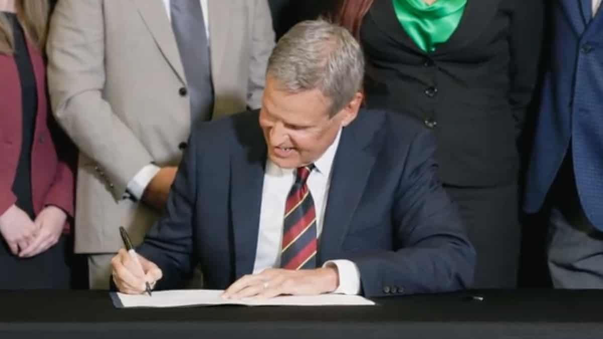 Gobernador de Tennessee aprueba protecciones legales para la industria