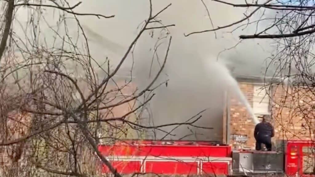 Bomberos de Memphis controlan incendio en complejo de apartamentos | by rodrigodominguez