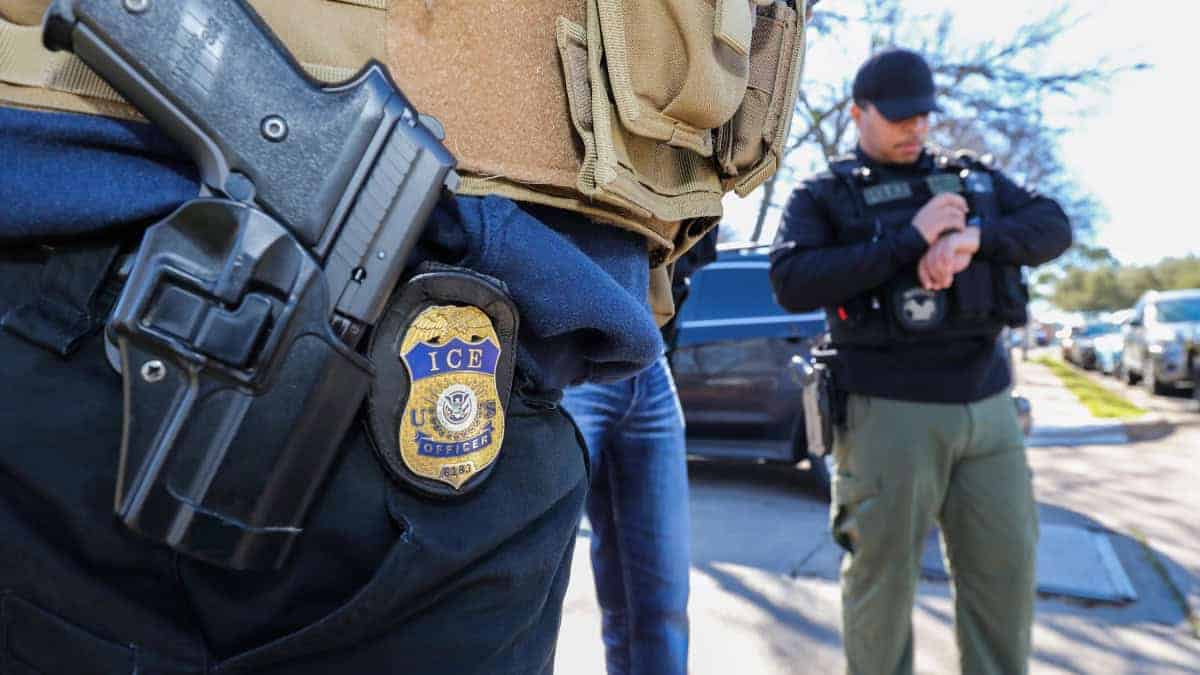 ICE planea comprar guantes capaces de aplicar descargas eléctricas por hasta $20 millones