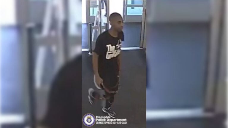 Policía busca sospechoso de robo en Walgreens de East Memphis
