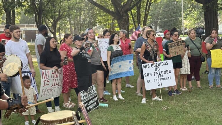 La Corte reactiva la amenaza de deportación para más de 54,000 centroamericanos con TPS