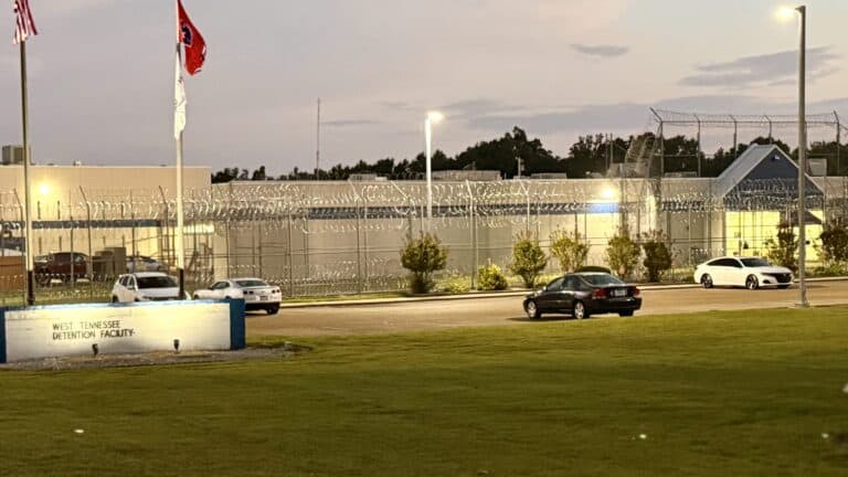 ACLU exige frenar centro de detención de ICE en Mason, Tennessee