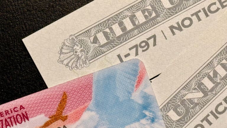 USCIS aplicará vigencias más cortas en permisos de trabajo para varias categorías migratorias
