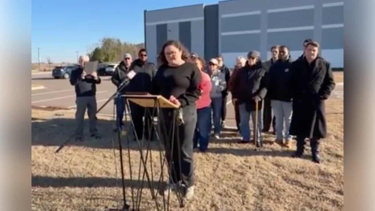 Protestan en Byhalia contra nuevo centro de detención de ICE en el condado de Marshall