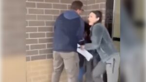 Memphis Noticias | Estudiante de Memphis Business Academy sostiene cartel pidiendo justicia por Yasser en Memphis 1 24 | Memphis Noticias Memphis Noticias | by Memphis Noticias