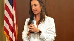 Memphis Noticias | Estudiante de Memphis Business Academy sostiene cartel pidiendo justicia por Yasser en Memphis 1 27 | Memphis Noticias Memphis Noticias | by Memphis Noticias