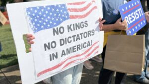 Memphis Noticias | Estudiante de Memphis Business Academy sostiene cartel pidiendo justicia por Yasser en Memphis 1 35 | Memphis Noticias Memphis Noticias | by Memphis Noticias