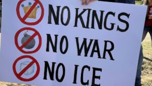 Memphis Noticias | Estudiante de Memphis Business Academy sostiene cartel pidiendo justicia por Yasser en Memphis 1 39 | Memphis Noticias Memphis Noticias | by Memphis Noticias