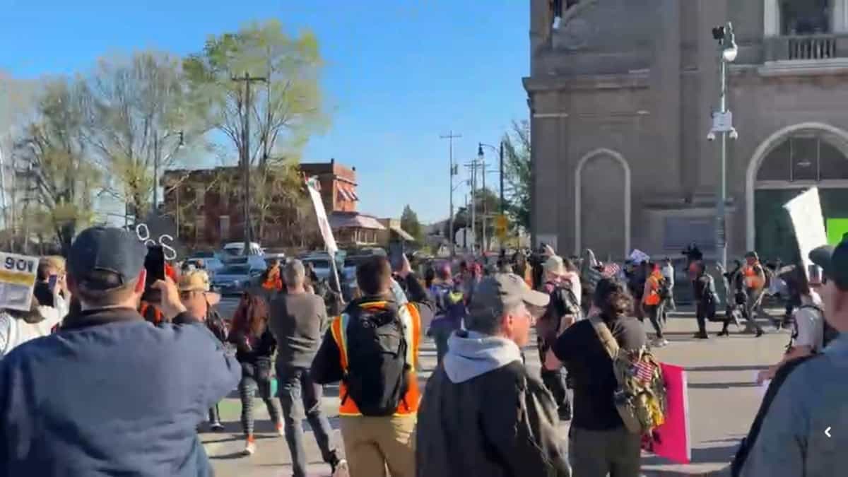 Sindicato policial y organizadores se enfrentan tras marcha No Kings