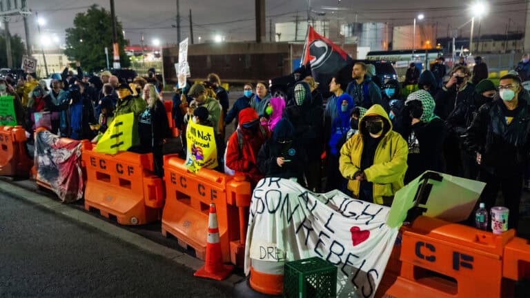 Crece la tensión en centro de ICE en Nueva Jersey tras denuncias de abusos y huelga de hambre