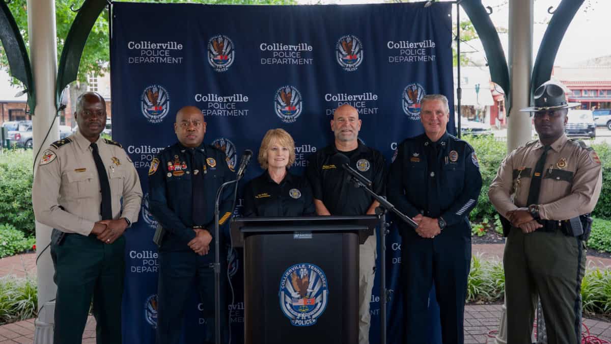 Autoridades policiales en evento de vigilancia en Memphis. — memphisnoticias.com
