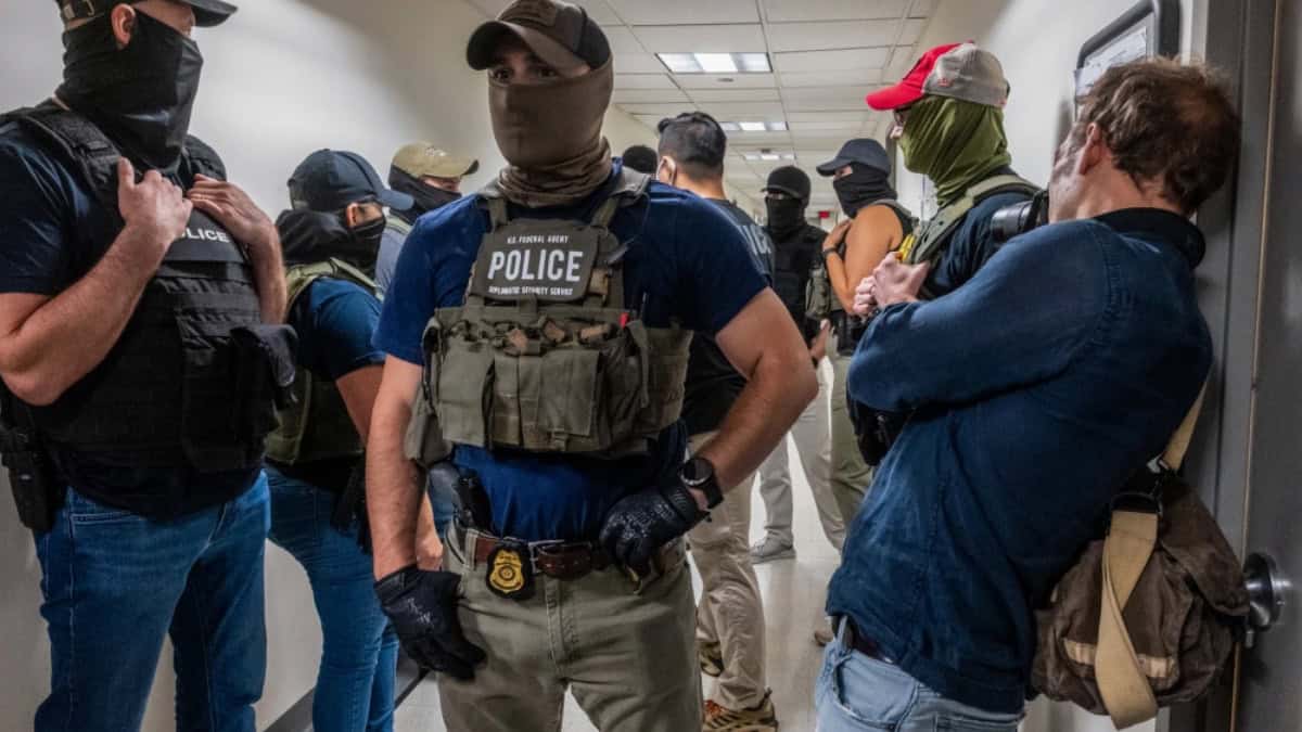 La administración Trump planea reforzar los operativos de inmigración en lugares de trabajo