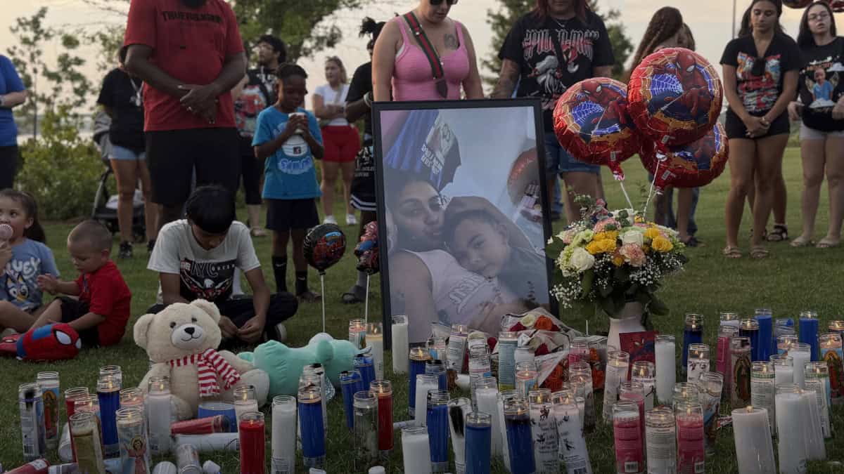 “Que no olviden quién era Joseph”: familia honra la memoria de niño de 3 años durante emotiva vigilia en Memphis