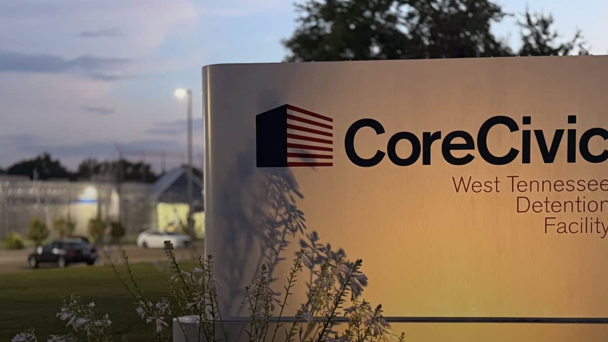 Cartel de CoreCivic en una instalación de detención en Tennessee. — memphisnoticias.com