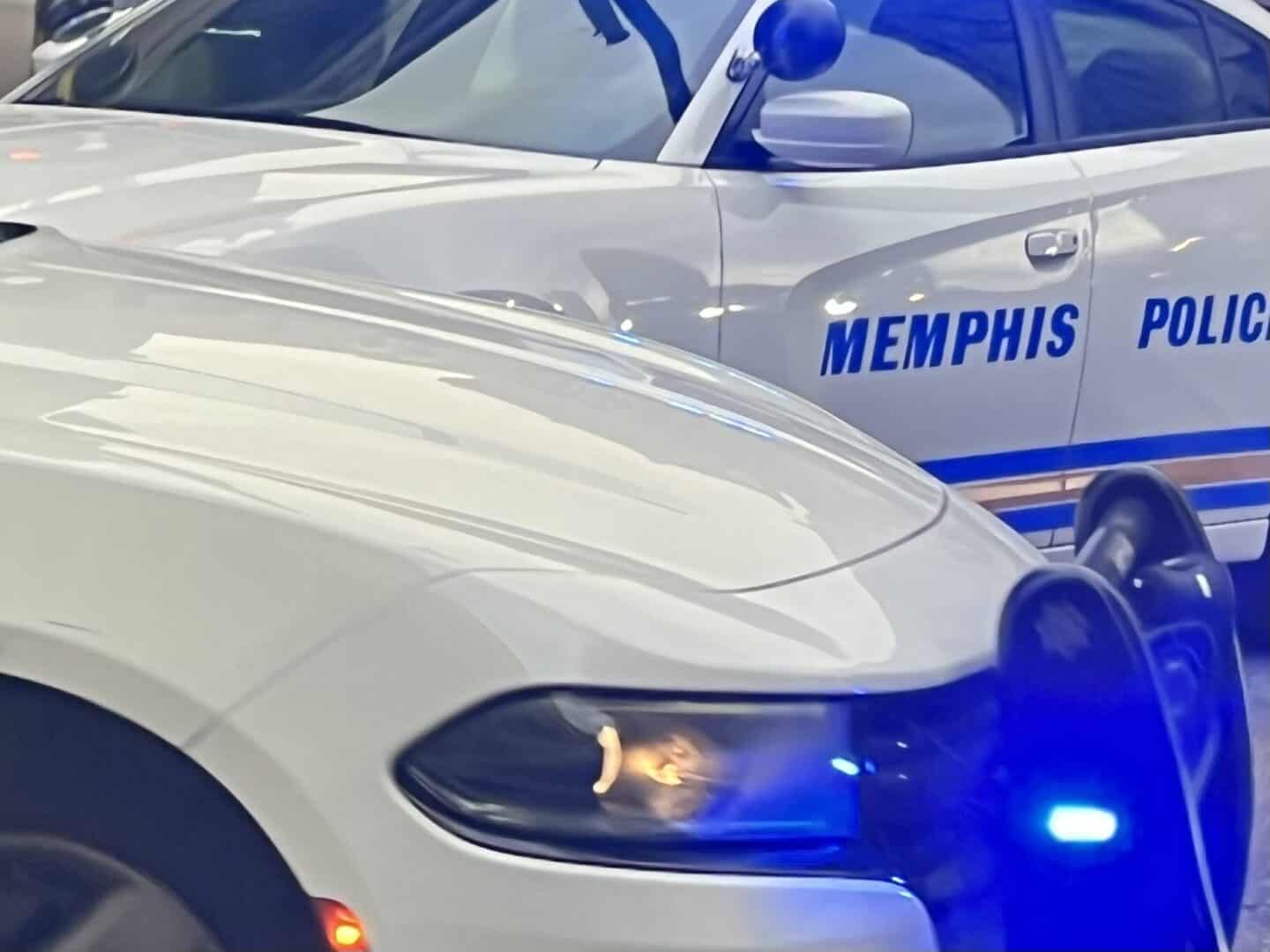 Coche patrulla de Memphis con luces encendidas en la calle. — memphisnoticias.com