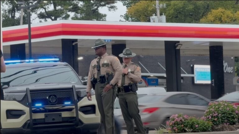 Jueza federal rechaza frenar las paradas de la patrulla de carreteras de tennessee vinculadas con ice