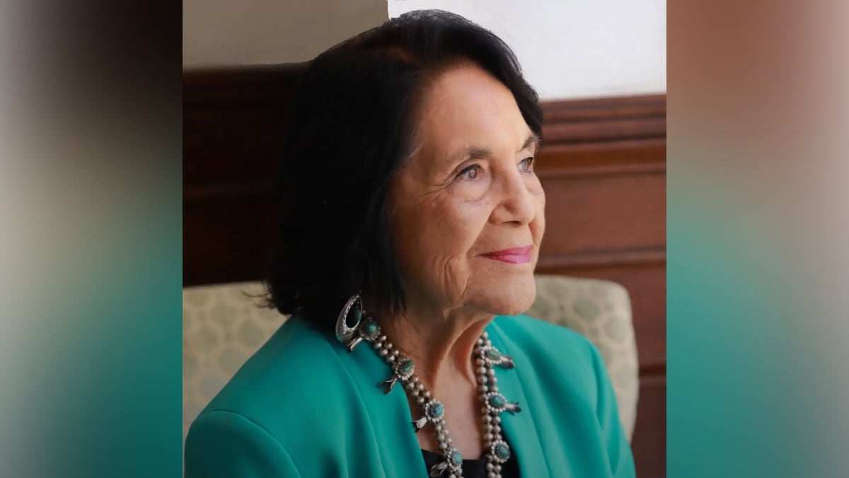 Muere dolores huerta, la dirigente que llevó la lucha de los campesinos al centro de estados unidos