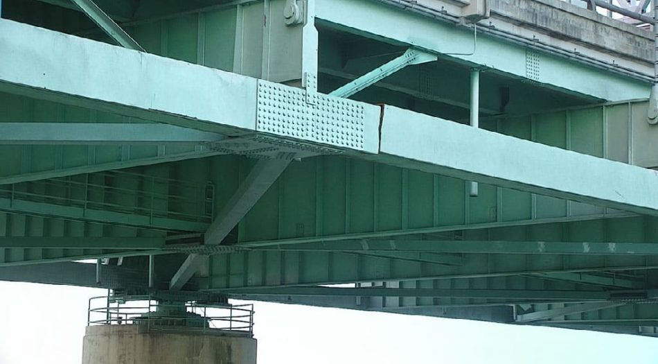 Grieta puente I-240