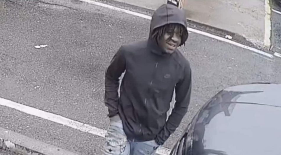 Hombre buscado por la policía