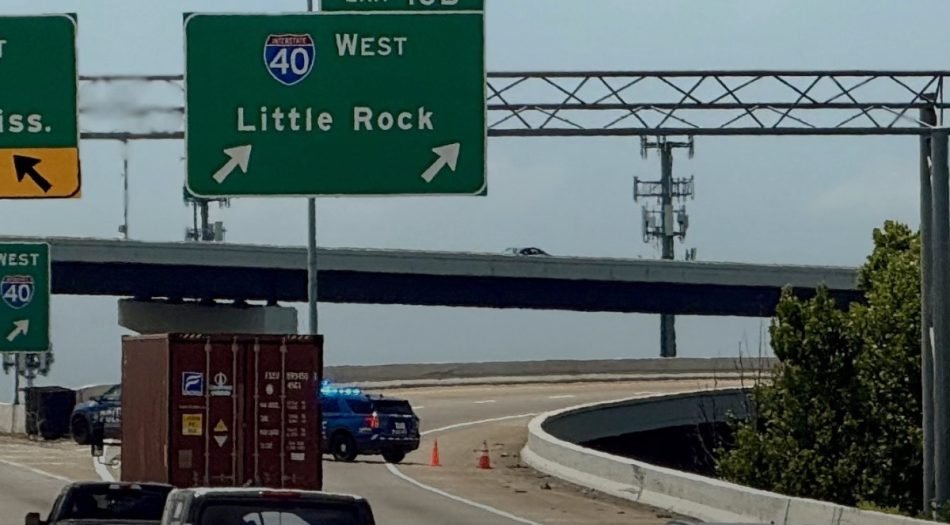 Hombre muere tras volcadura en la I-40, a la altura de Covington Pike