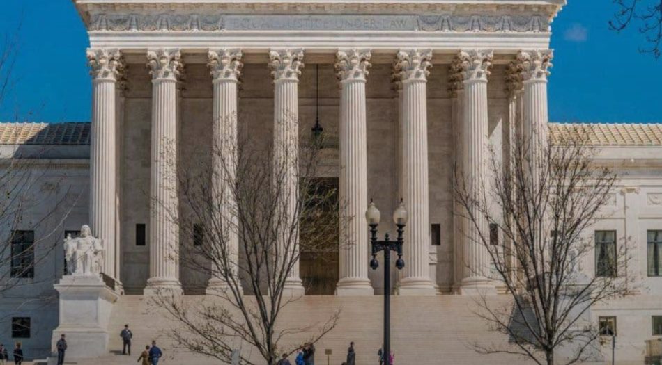 La Corte Suprema bloquea intento de Trump para limitar la ciudadanía por nacimiento (1)