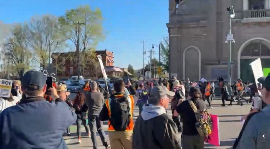 Manifestantes son arrestados por la policia de Memphis en No Kings Day-1