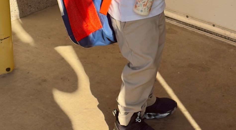 Memphis Noticias-niño en uniforme escolar