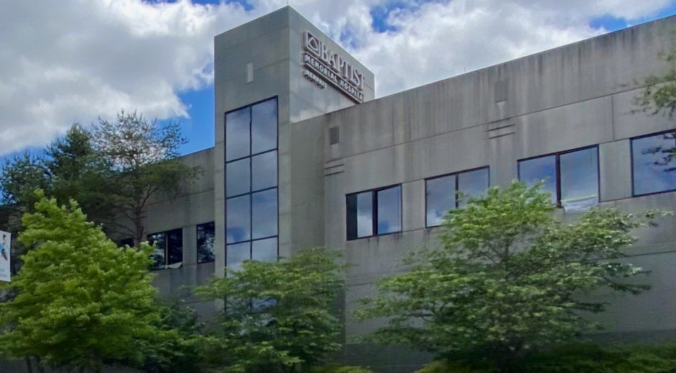 Mujer fallece tras ser atropellada por un vehículo en el Hospital Baptist Memorial