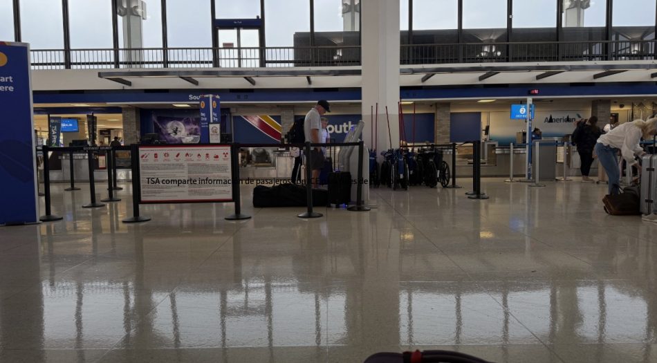 TSA comparte información de pasajeros con ICE para fines de control migratorio
