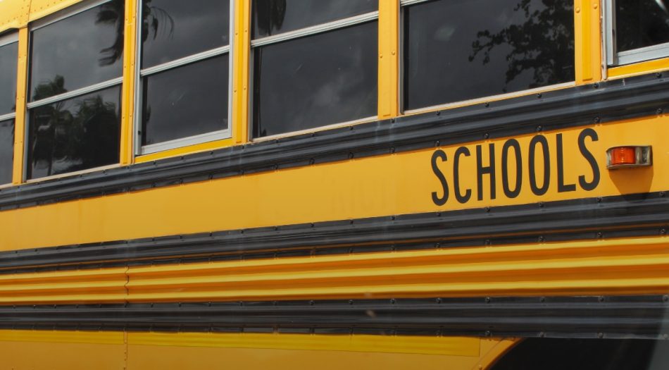 Tennessee busca facilitar la certificación de maestros ante la escasez de docentes