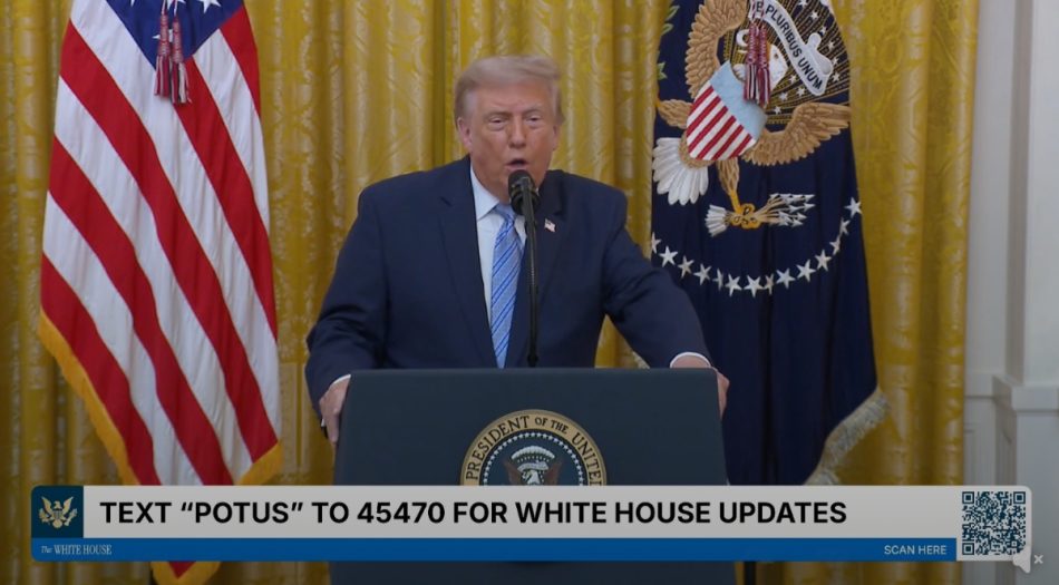 Trump desclasifica documentos sobre elecciones de 2020 y acusa a China de obtener datos de votantes