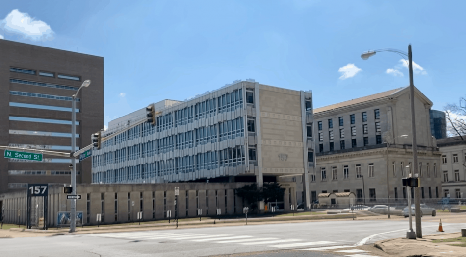 corte en memphis poplar y second