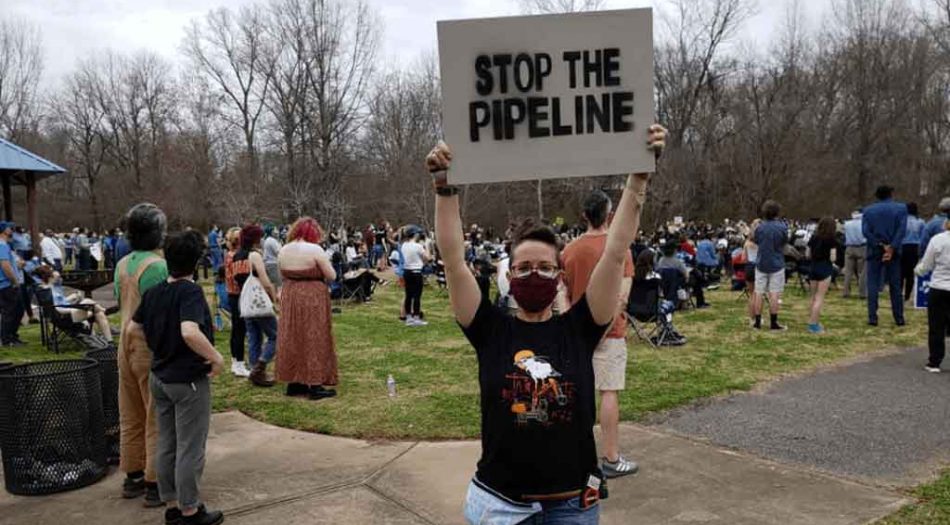 mujer-sujeta-cartel-stop-the-pipeline-Memphis-Tennessee